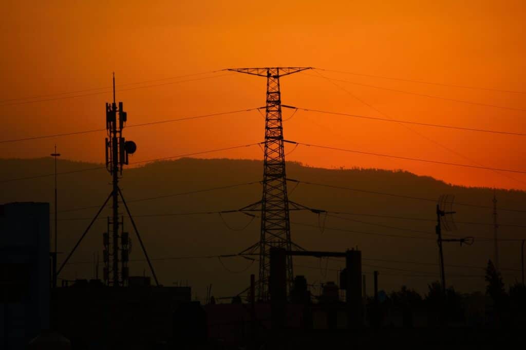 Cell tower power SOFC
